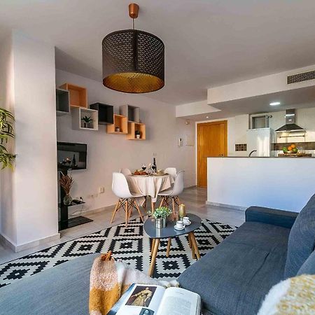 Carlos Haya Beautiful Apartment With Parking Malaga Bagian luar foto