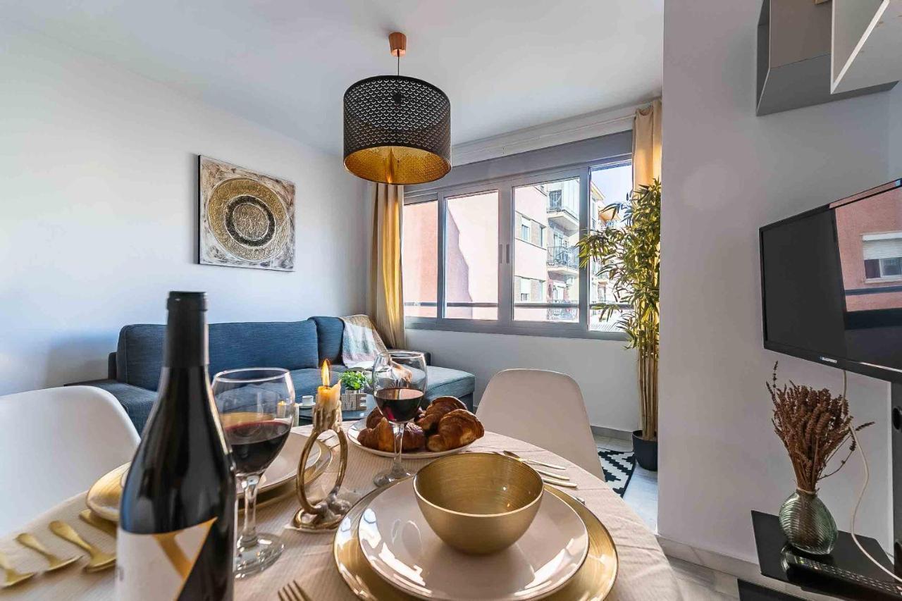 Carlos Haya Beautiful Apartment With Parking Malaga Bagian luar foto