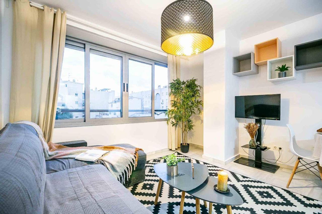Carlos Haya Beautiful Apartment With Parking Malaga Bagian luar foto