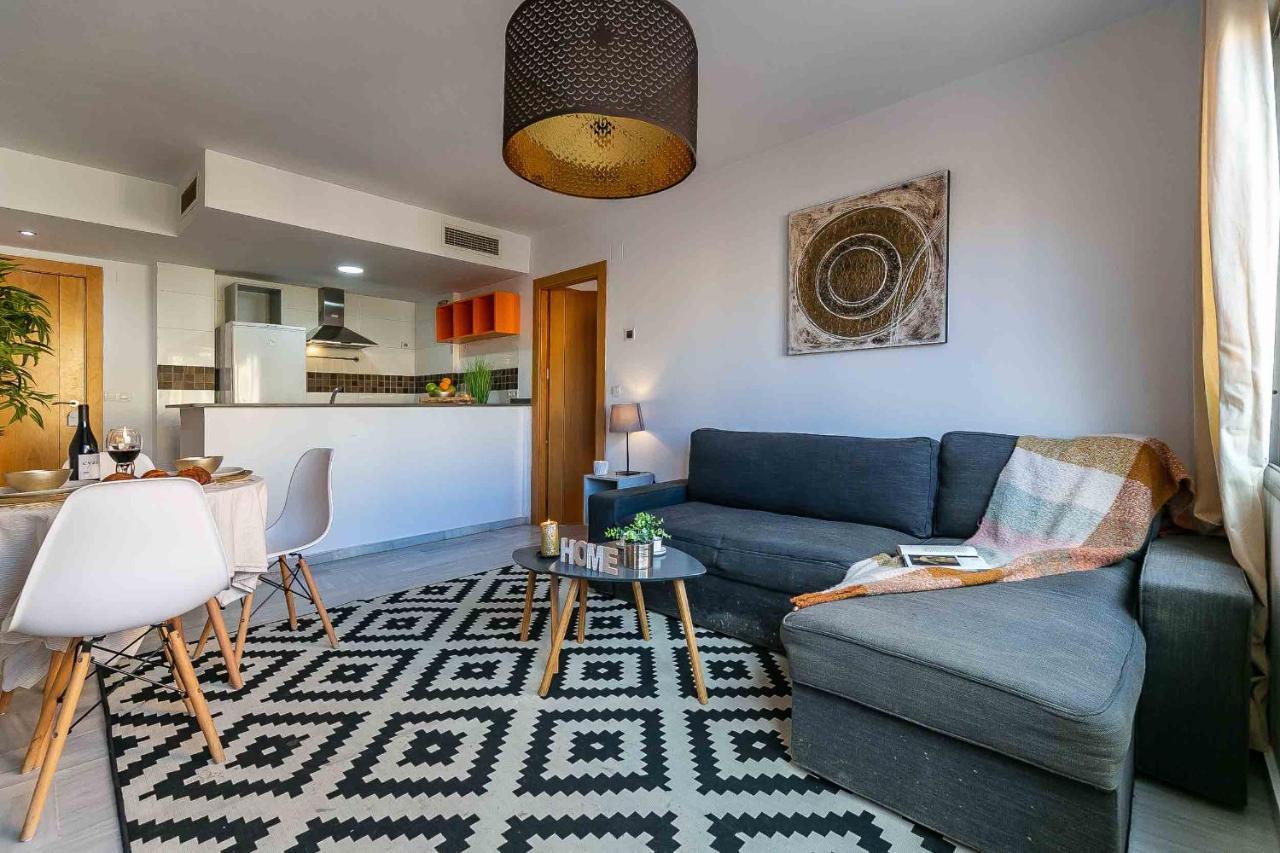 Carlos Haya Beautiful Apartment With Parking Malaga Bagian luar foto