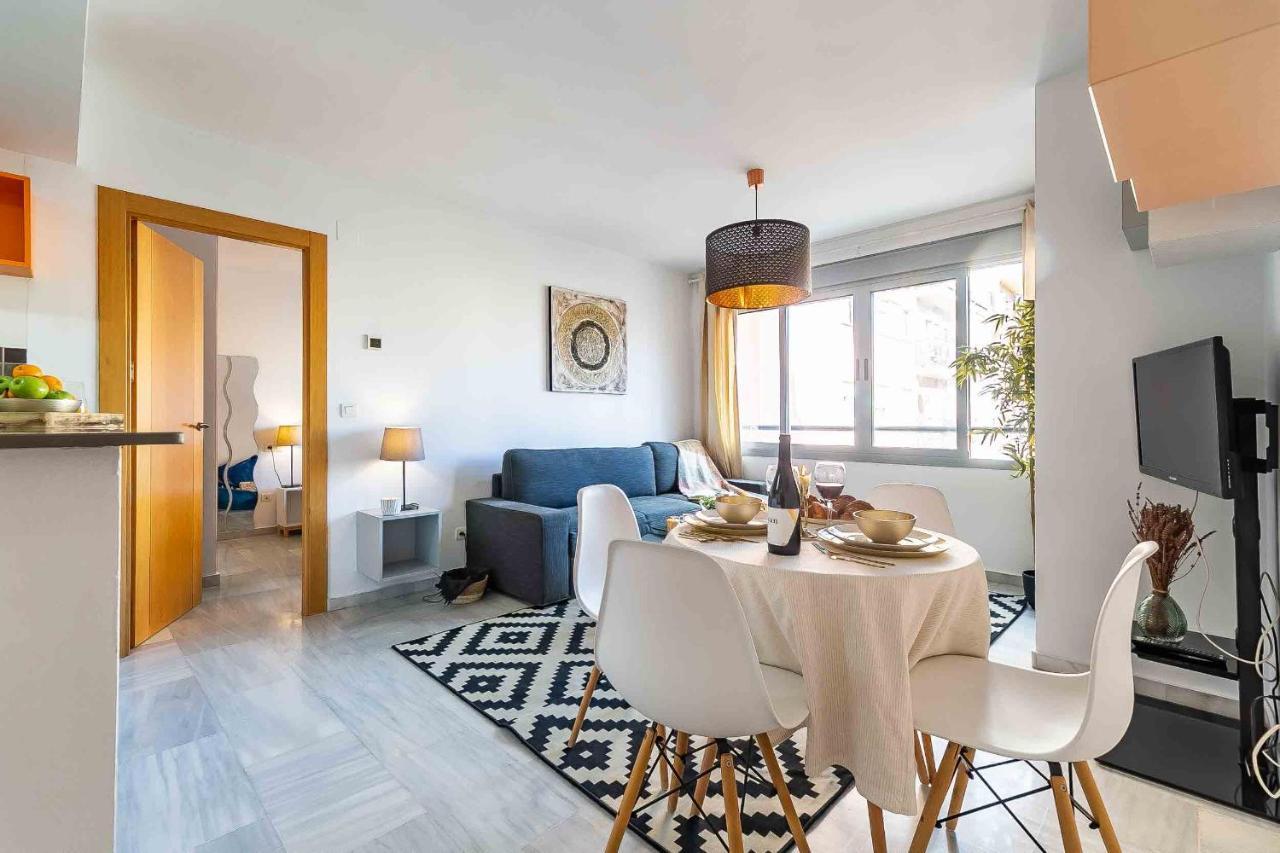 Carlos Haya Beautiful Apartment With Parking Malaga Bagian luar foto