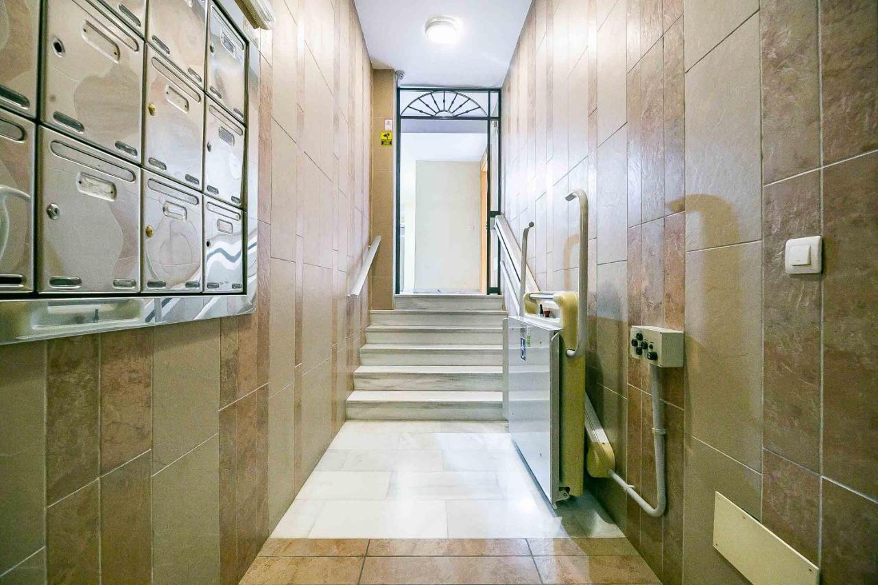 Carlos Haya Beautiful Apartment With Parking Malaga Bagian luar foto