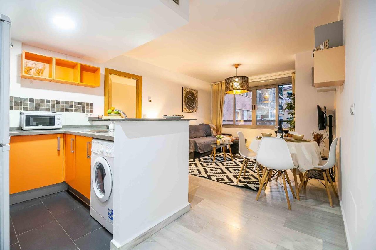 Carlos Haya Beautiful Apartment With Parking Malaga Bagian luar foto